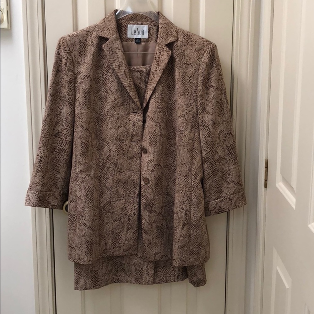 Women’s skirt suit